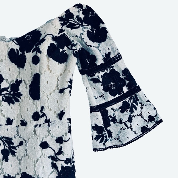 NEW Adelyn Rae Floral Lace Crochet Bell Sleeve Sheath Dress Size Medium - Picture 14 of 15